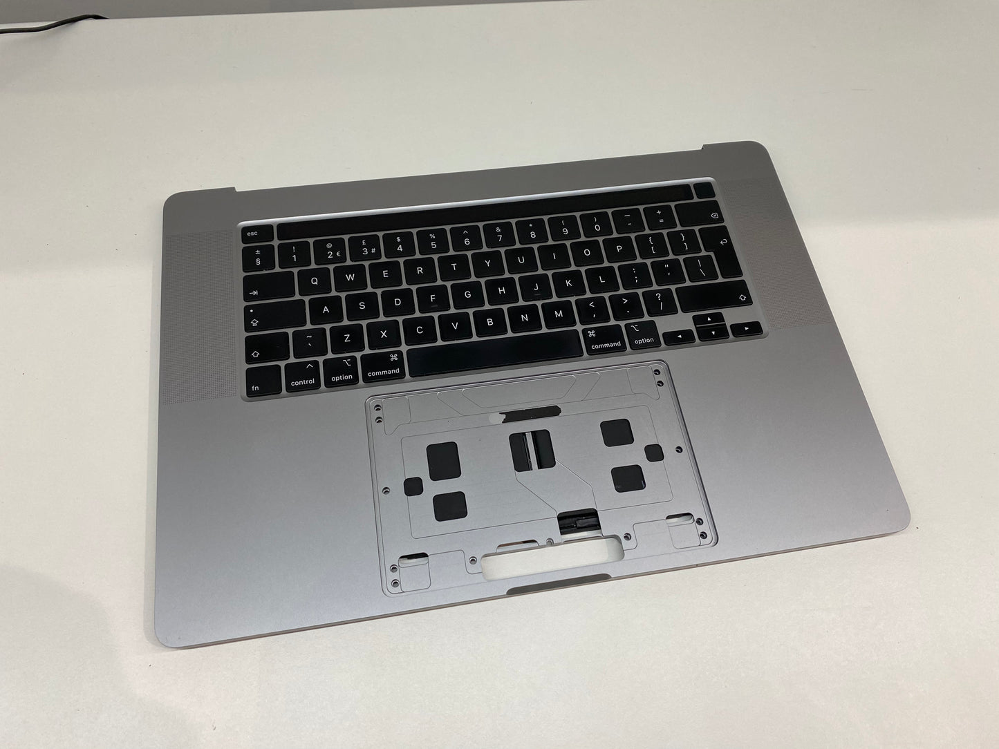 Palmrest UK keyboard for Apple MacBook Pro A2141 16" 2019 with touch bar Space Grey - Genuine Pull Part